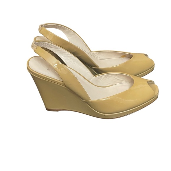 MICHAEL KORS Tan Patent
Leather 4" High Wedge Open Toe
Slingback Shoes size 7.5M - Picture 3 of 13